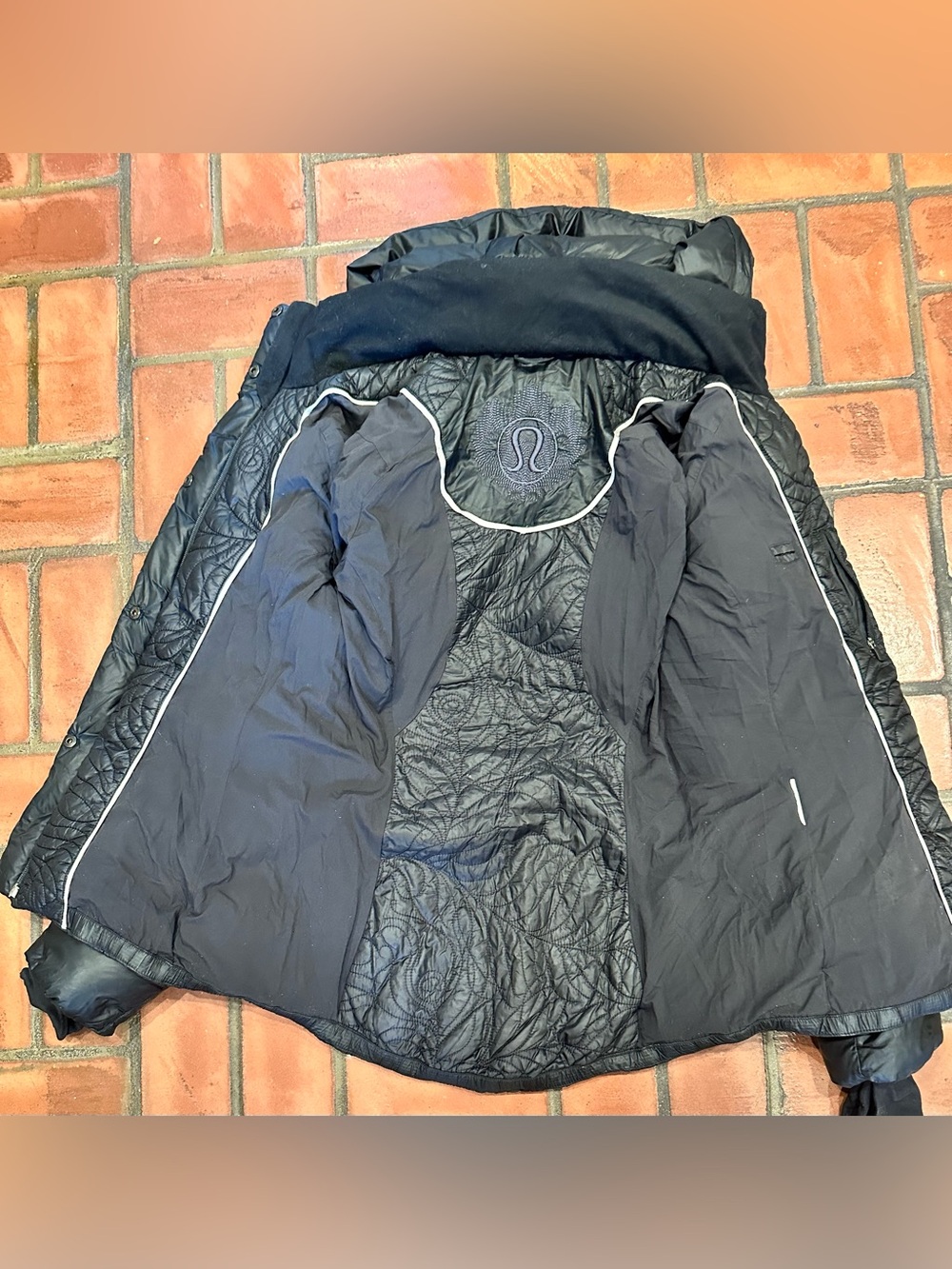 Vintage LULULEMON GET DOWN Jacket Size 8
Black Down Puffer Coat - Picture 4 of 12